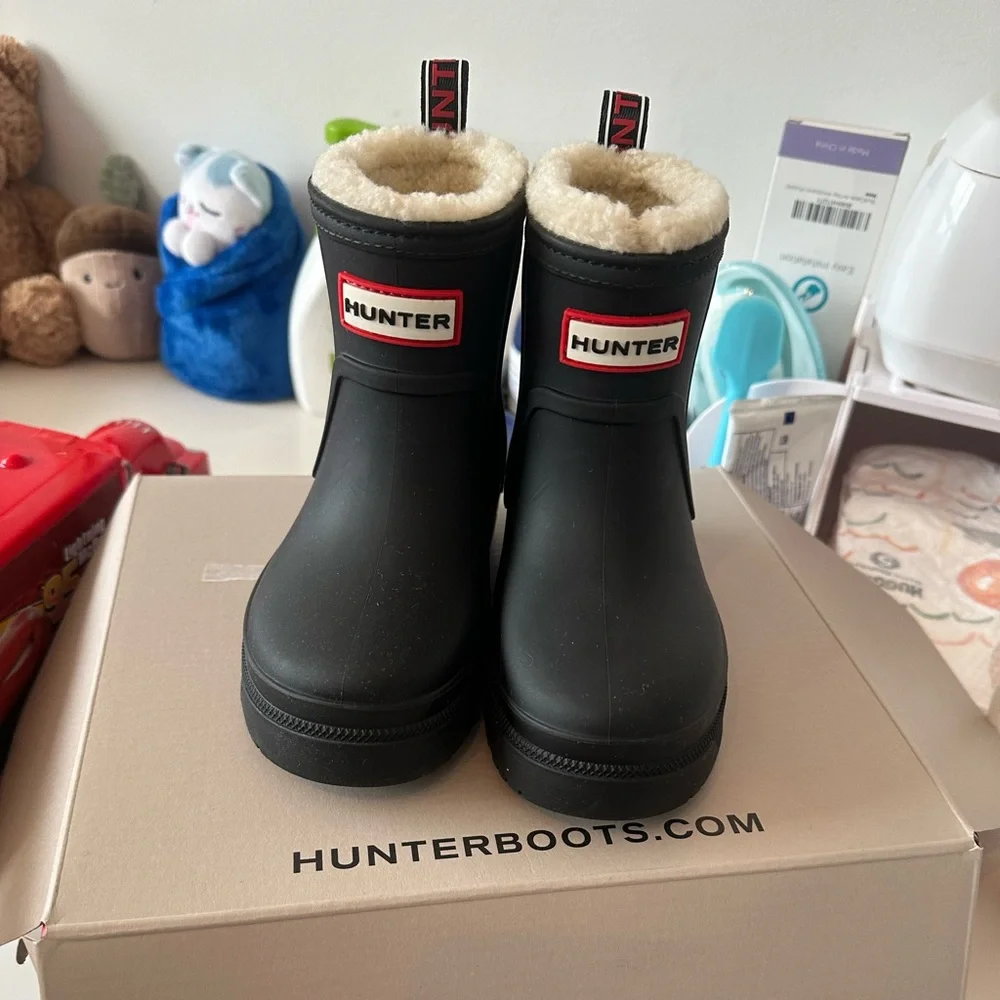 Hunter Kids Black Boots with Cream Shearling Lining